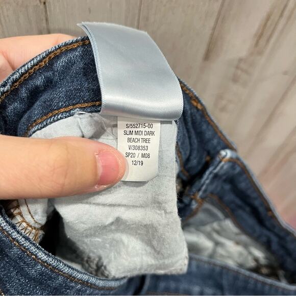 Old Navy Slim Midi Cuffed Distressed Shorts Beach Tree - Picture 5 of 8